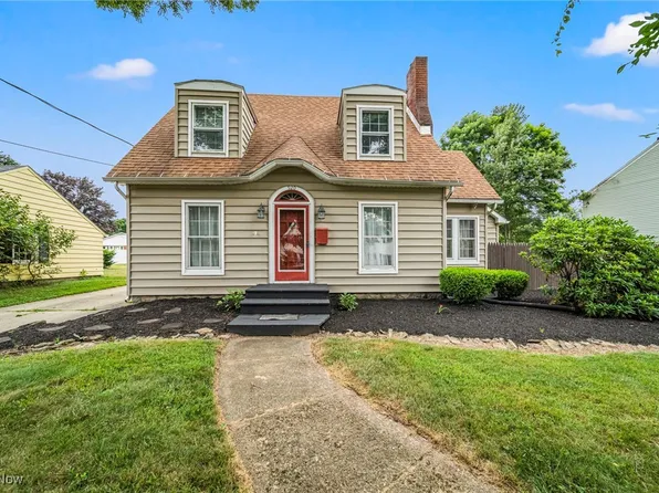 920 Lincoln Dr, Conneaut, OH 44030