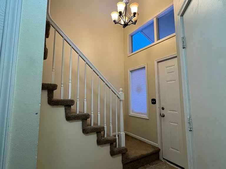 200 Fraser St — Photo 2