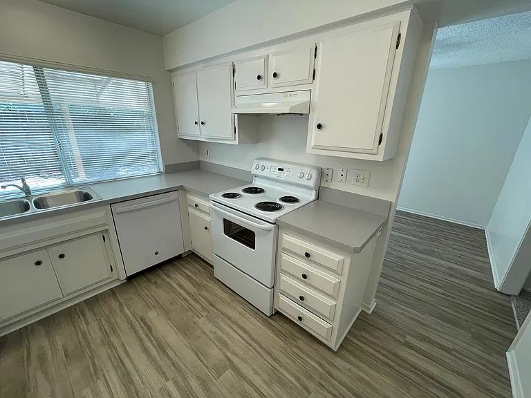 7369 Elmhurst Pl — Photo 9