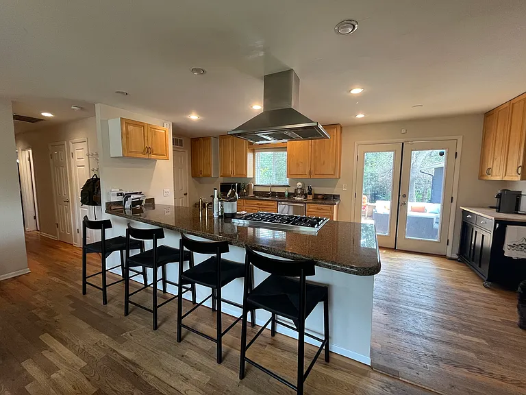 2190 Upland Ave — Photo 17