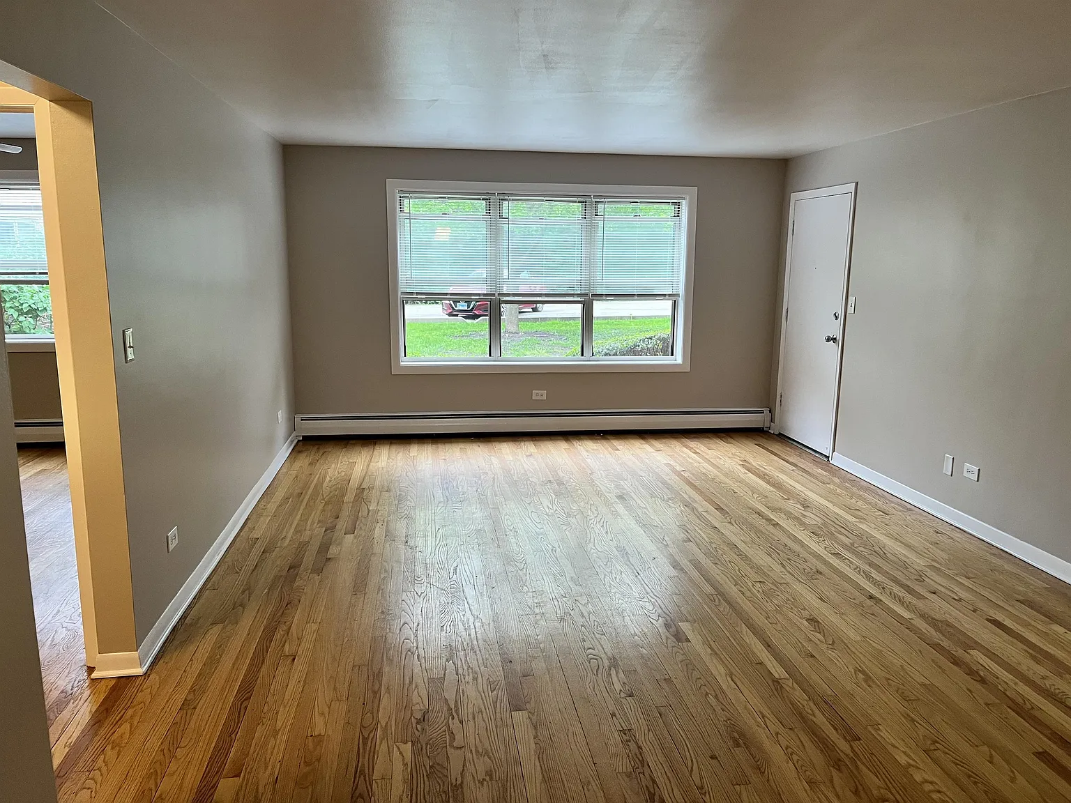 421 Burlington Ave — Photo 2