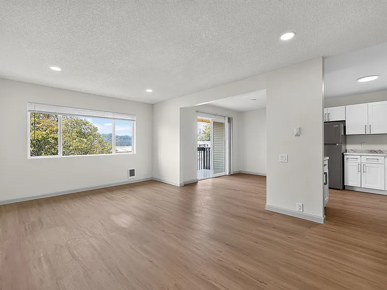 The Clover Apartments — Photo 34