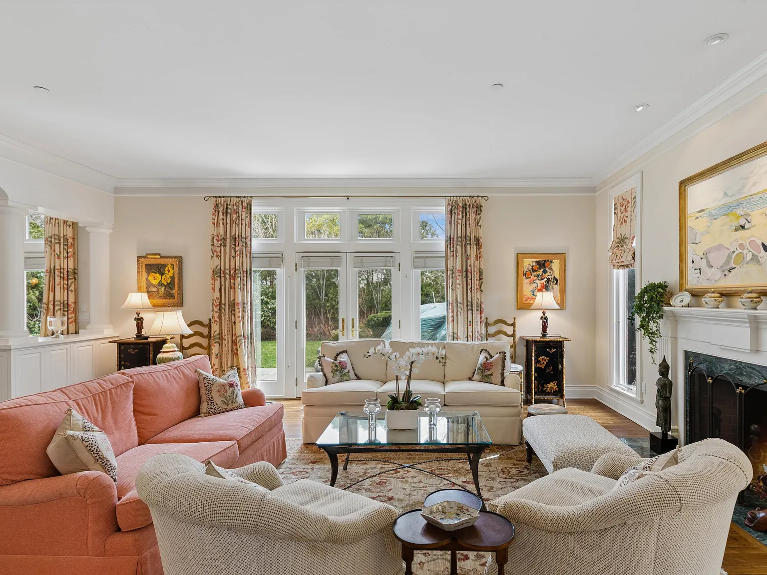 Townhouse in the Heart of Southampton Village — Photo 4