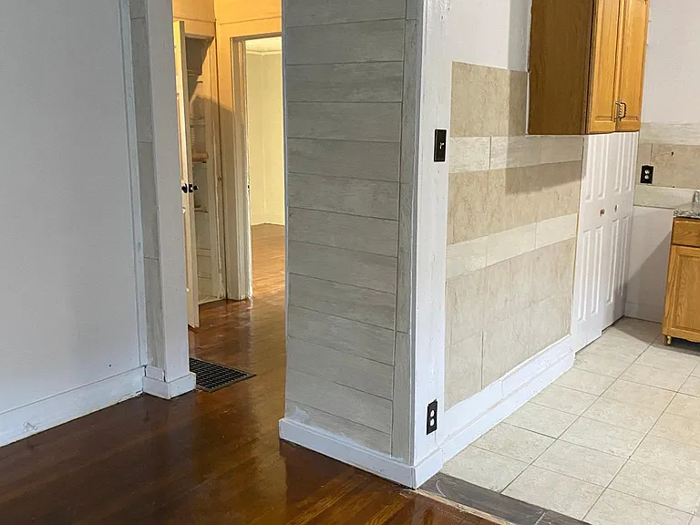 383 Hopkins St SW — Photo 2