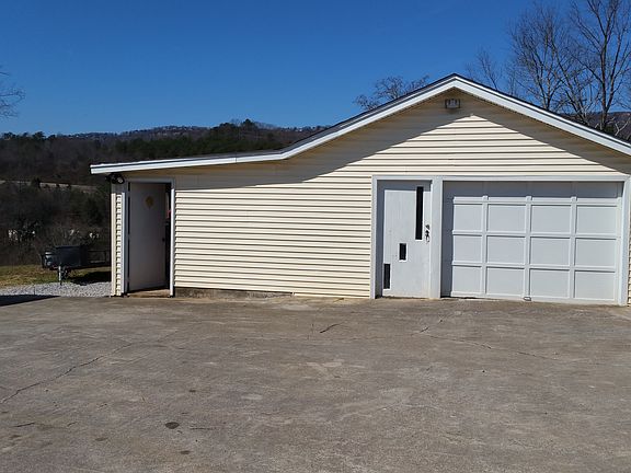 Detached Garage