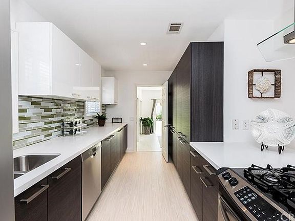 4th image of 1456 Marine Ave