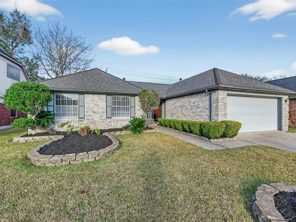 15819 Contender Ln, Friendswood, TX 77546