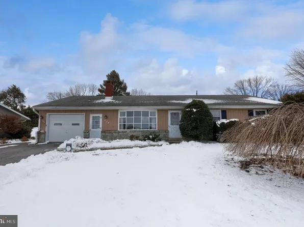 404 Windy Tor Rd, Leola, PA 17540