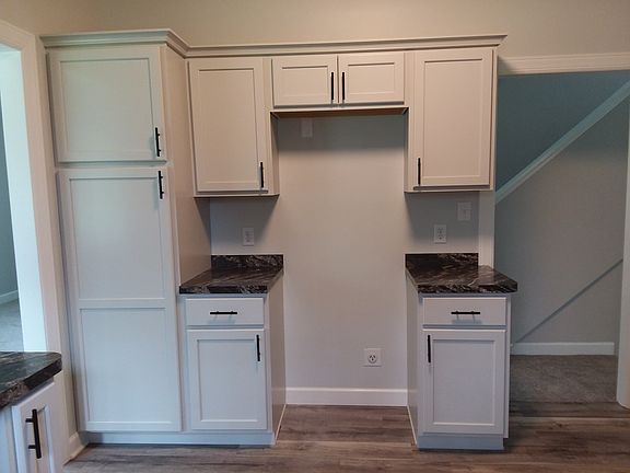 5th image of 13121 Longwood Ave