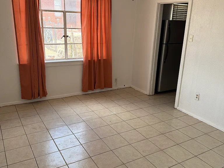 1102 Huckleberry St — Photo 4