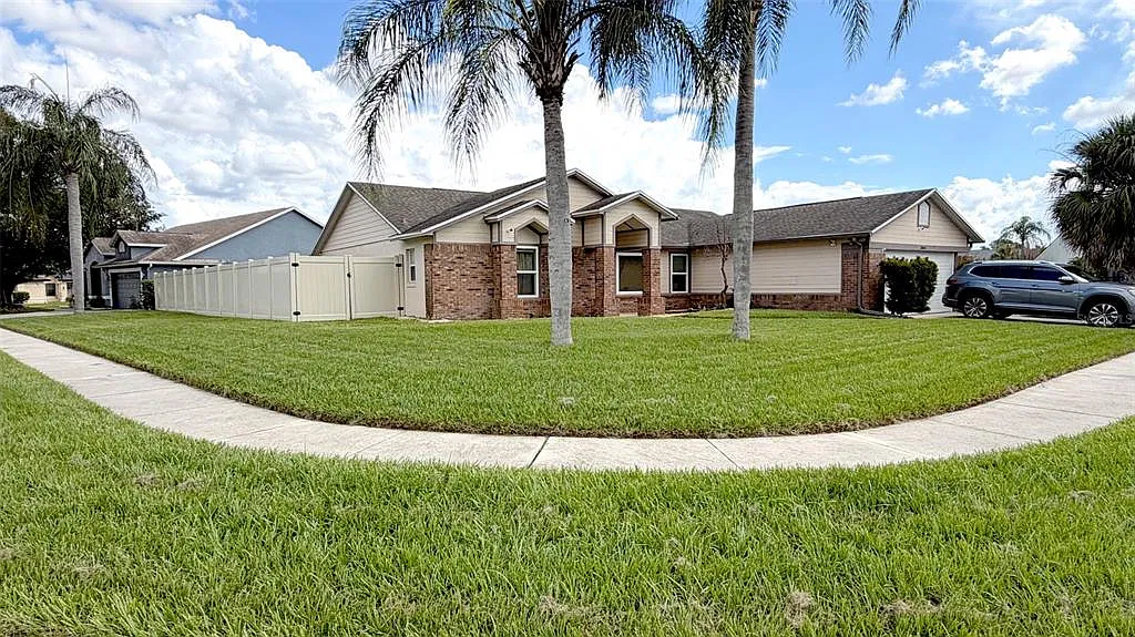 4 bed, 2.0 bath, 1956 sqft, $3,500 — Photo 2