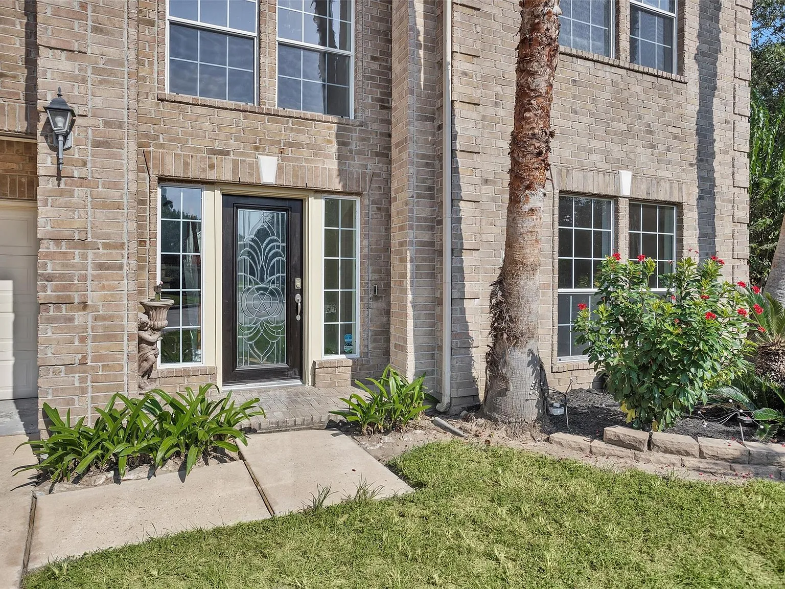 4 bed, 2.5 bath, 2415 sqft, $2,200 — Photo 3