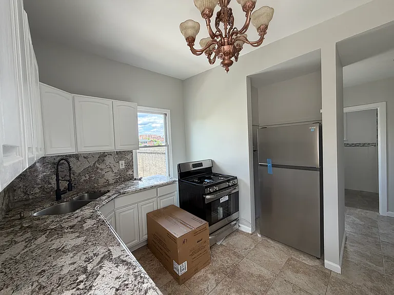 212 Beacon Ave #3 — Photo 11