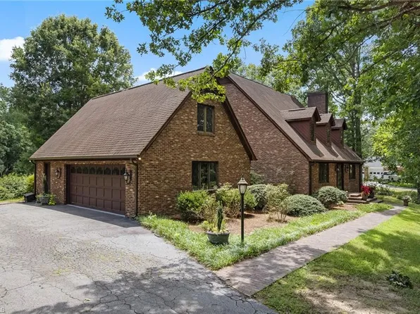304 Cascade Dr, High Point, NC 27265