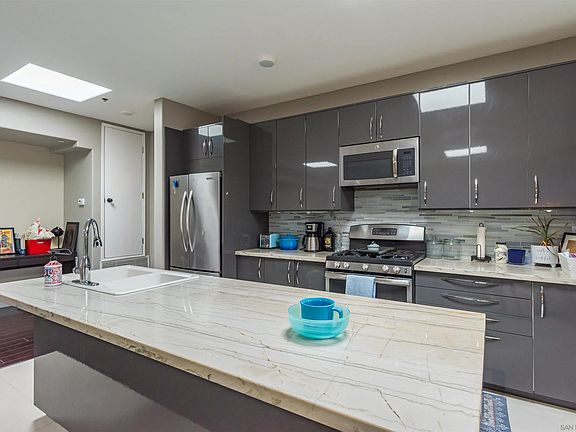 3rd image of 4741 Point Loma Ave #201
