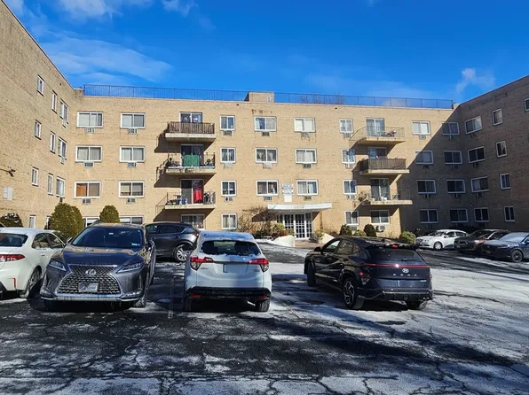 2035 Central Park Ave, Yonkers, NY 10710