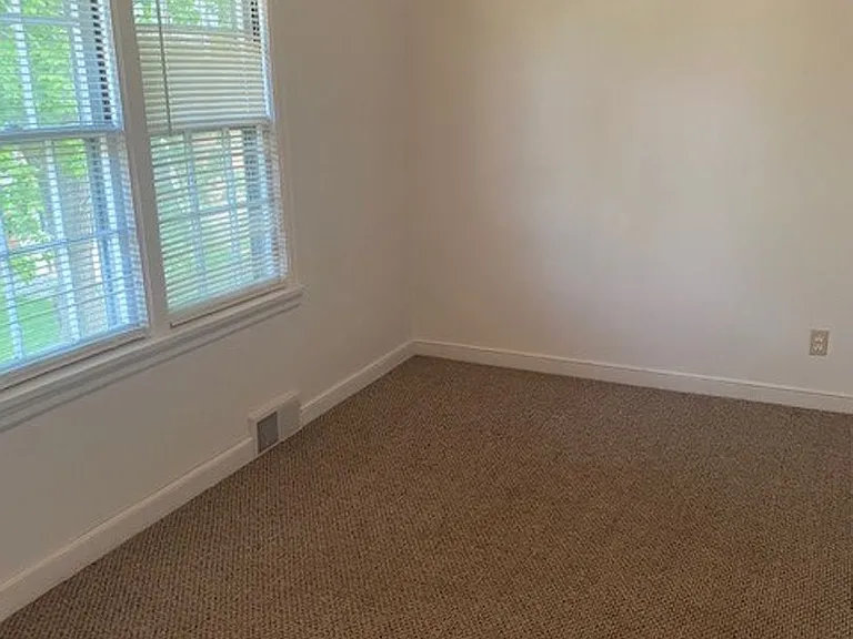 715 Oak St — Photo 15