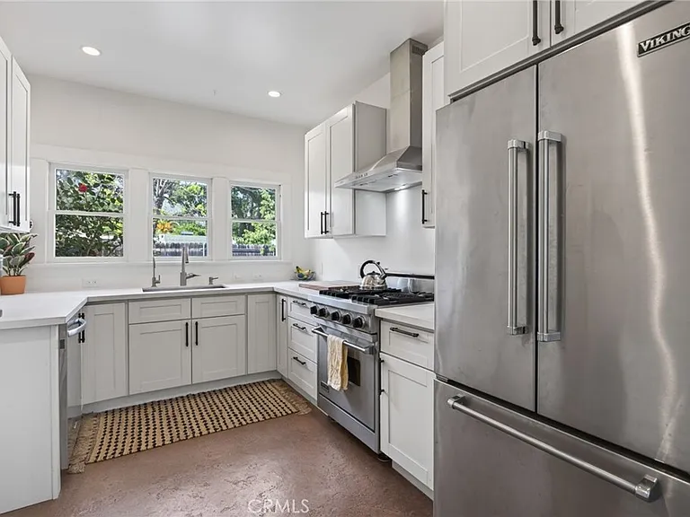 223 N Padre Juan Ave — Photo 15
