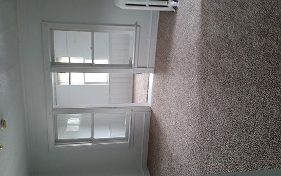3rd image of 4714 N Artesian Ave #3