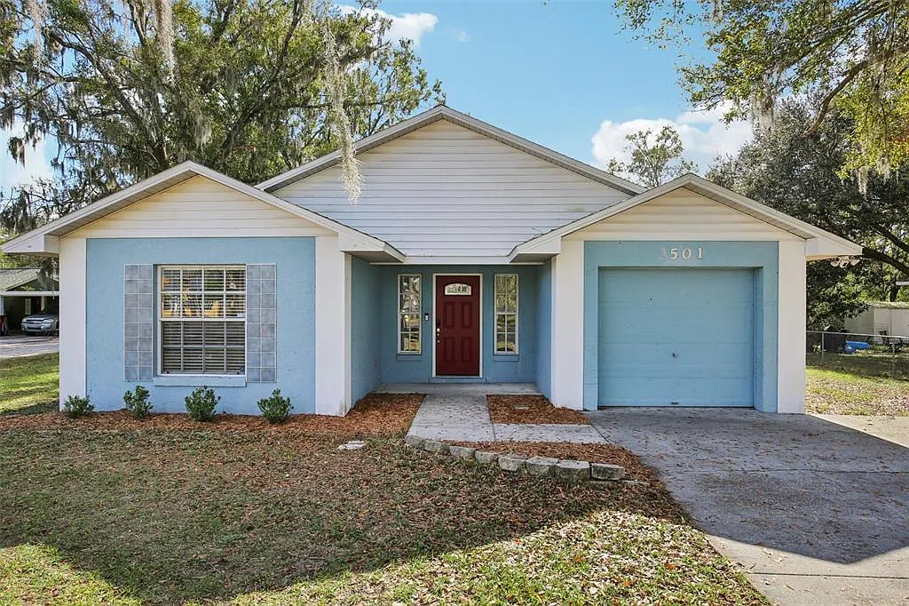 3 bed, 2.0 bath, 1160 sqft, $2,000 — Photo 1