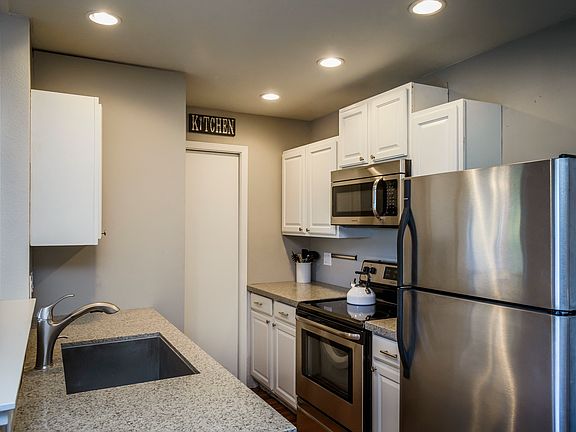 5th image of 117 Piccadilly Pl APT H