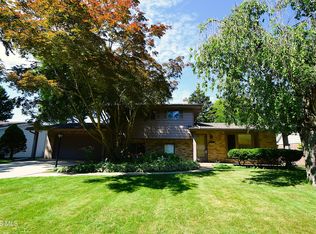 1954 Oaklawn Dr, Toledo, OH 43614