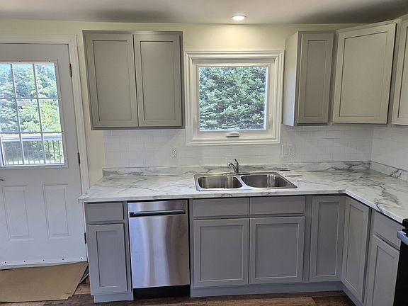 5th image of 57 Pine Dr