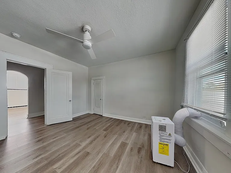 2904 W Chestnut St #2 — Photo 8