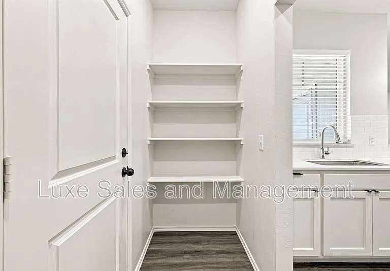 10912 Oak Hollow Dr — Photo 8