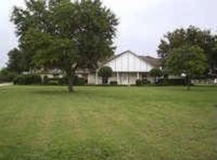 1824 S Houston School Rd, Lancaster, TX 75146