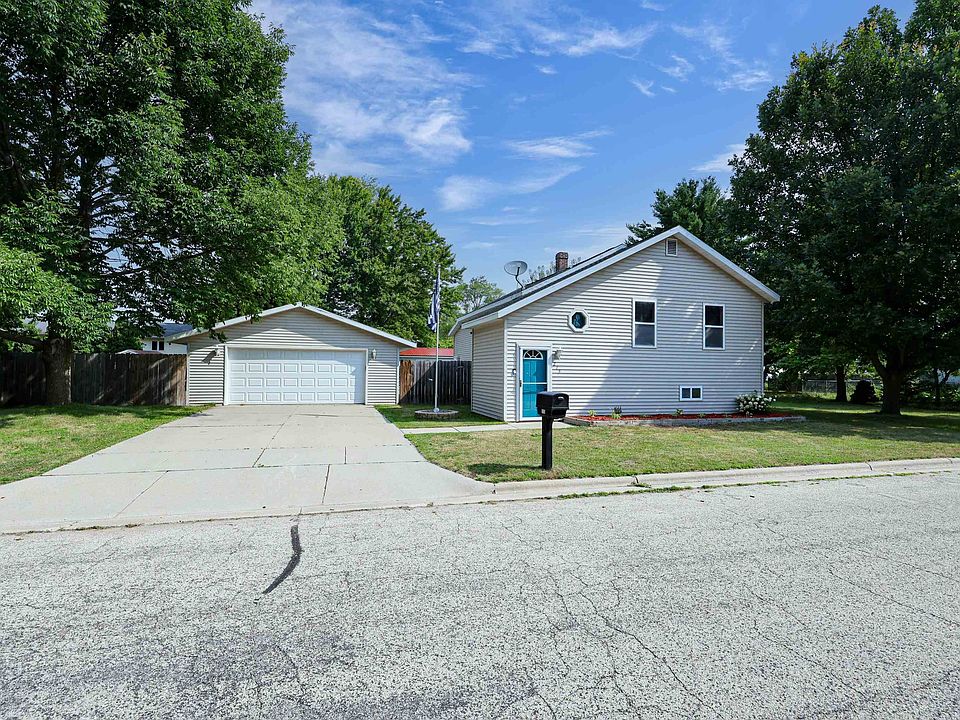 1st image of 215 7th St