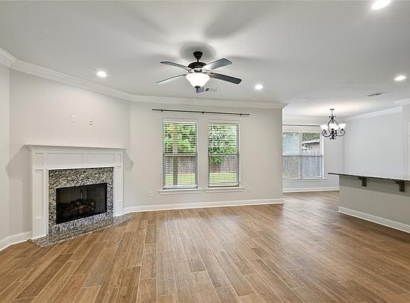 5th image of 813 Jackson Ct