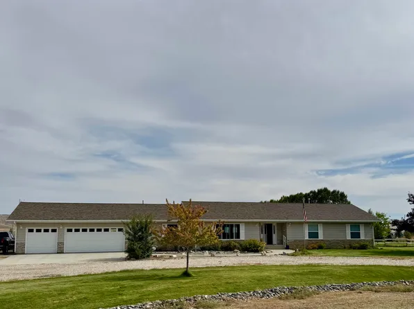 17 Shoshone River Dr, Cody, WY 82414
