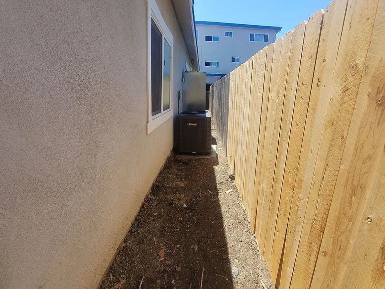 556 W Foothill Blvd — Photo 32