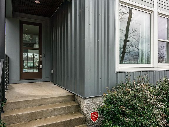 3rd image of 414B 36th Ave N