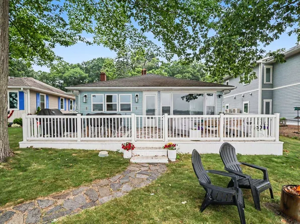 1028 Forest Dr, Portage, MI 49002