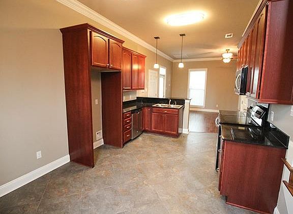 4th image of 733 Cedar Ave