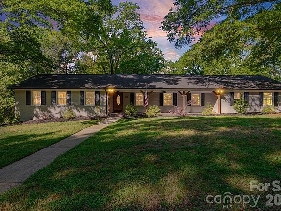 2nd image of 570 Crestside Dr SE