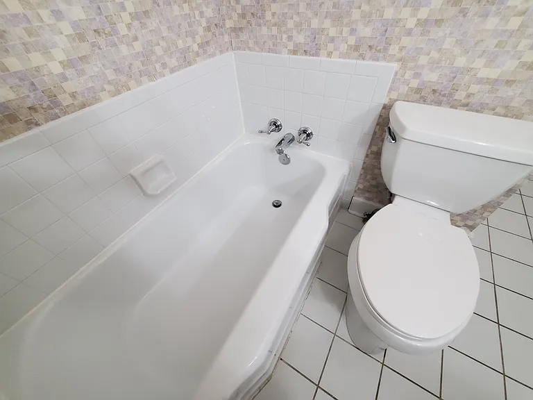 114 W Lexington Ave — Photo 37