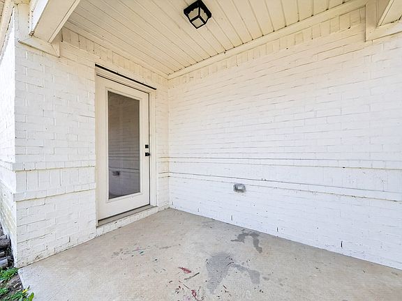 4th image of 66 Quail Run Ave