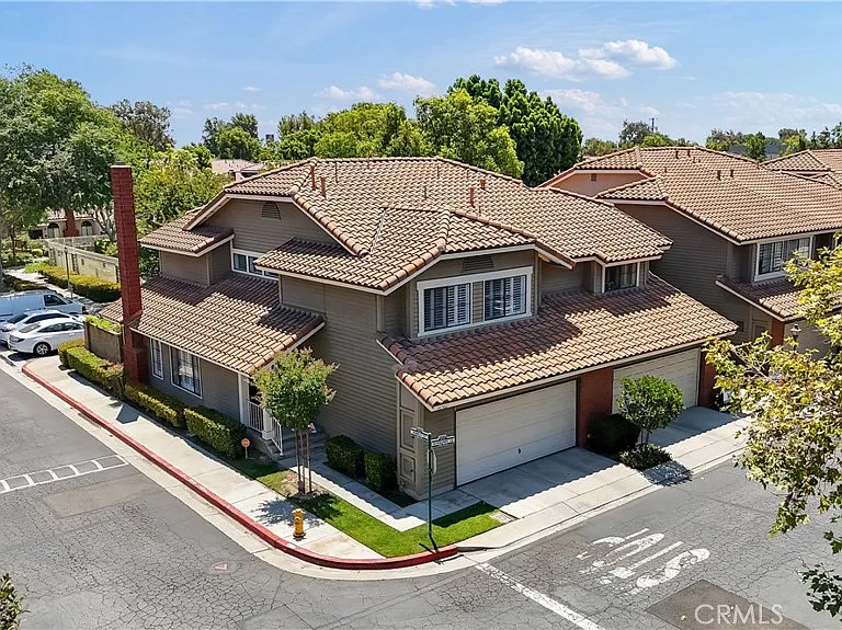 16702 Newberry Ln — Photo 2