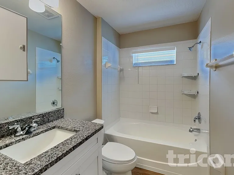 10041 Creek Bluff Dr — Photo 15