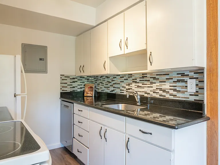 Hamlin Place — Photo 12