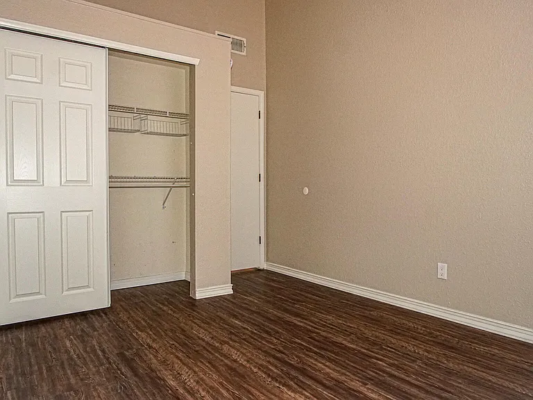 4553 Gen Maloney Cir — Photo 12