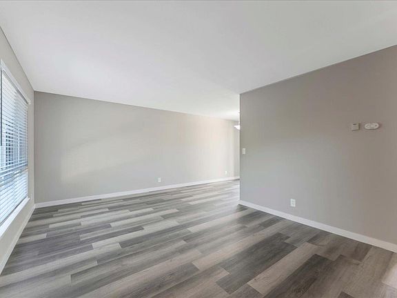 4th image of 4926 Poplar Ter