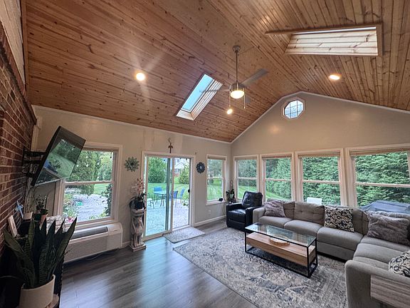 3rd image of 3676 Doty Ln