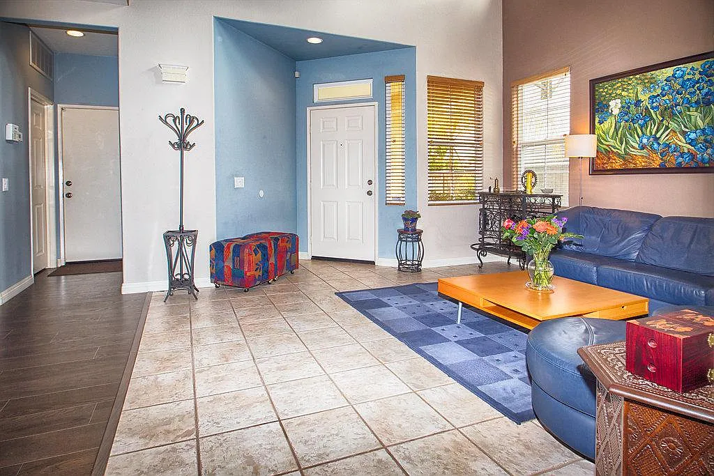 3 bed, 2.5 bath, 2056 sqft, $4,999 — Photo 3
