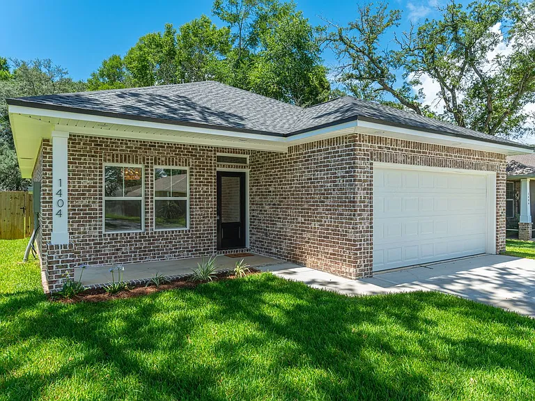 1404 Hickory St — Photo 4