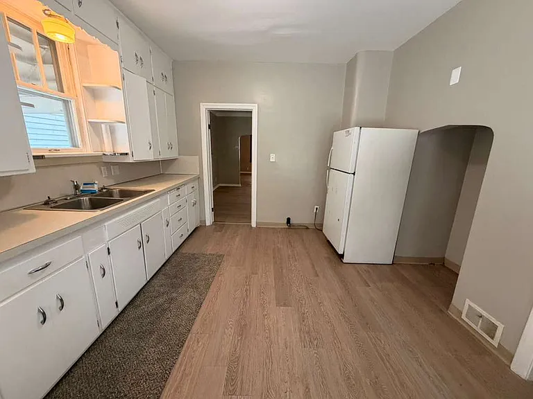 324 E Oakland St — Photo 10