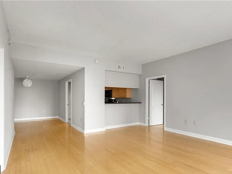 195 14th St NE #1902 — Photo 5